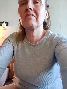 Snapshot of Evelina_cute chatting on 1, 4, 2026 Evelina cute online show from 1, 4, 2026