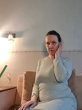 Snapshot of Evelina_cute chatting on 4, 4, 2026 Evelina cute online show from 4, 4, 2026