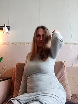 Snapshot of Evelina_cute chatting on 12, 4, 2026 Evelina cute online show from 12, 4, 2026