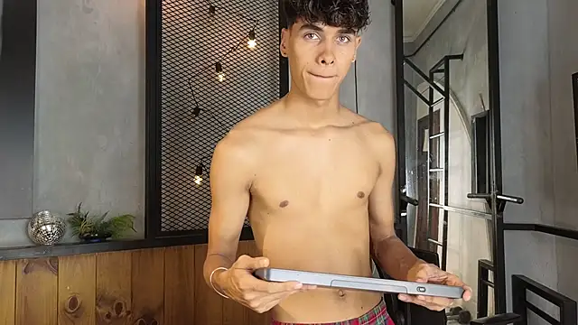 Snapshot of andrewortix chatting on 10, 3, 2026 andrewortix online show from 10, 3, 2026