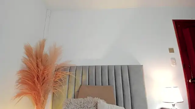 Snapshot of LucyJhonnsonn chatting on 10, 12, 2024 LucyJhonnsonn online show from 10, 12, 2024