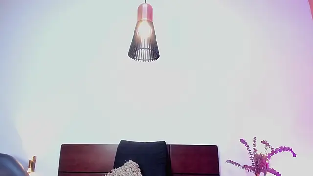 Snapshot of LucyJhonnsonn chatting on 17, 12, 2024 LucyJhonnsonn online show from 17, 12, 2024