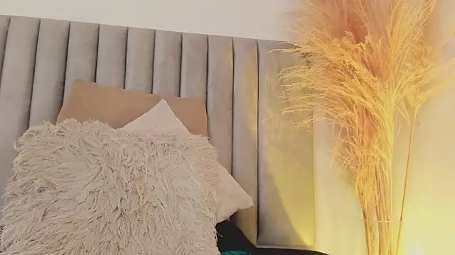 Snapshot of LucyJhonnsonn chatting on 17, 1, 2025 LucyJhonnsonn online show from 17, 1, 2025