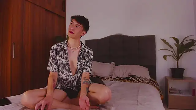 2gays 1Str8 online show from 4, 2, 2025