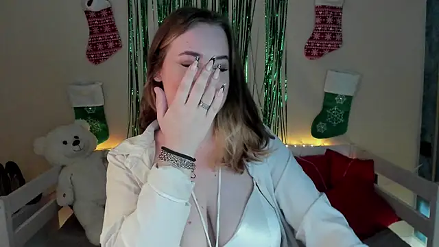 Emily Gin online show from 18, 12, 2024