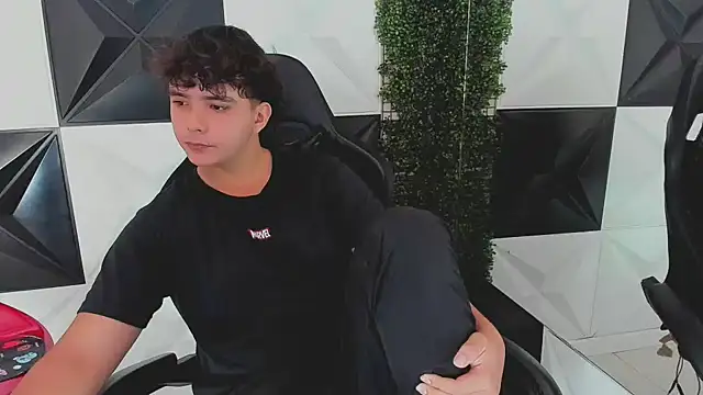 Snapshot of Dani_cumboy chatting on 30, 9, 2025 Dani cumboy online show from 30, 9, 2025