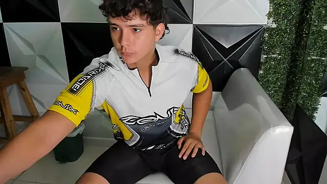 Dani cumboy online show from 17, 12, 2025