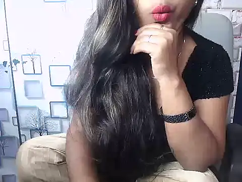 Hot Naina- online show from 3, 12, 2024