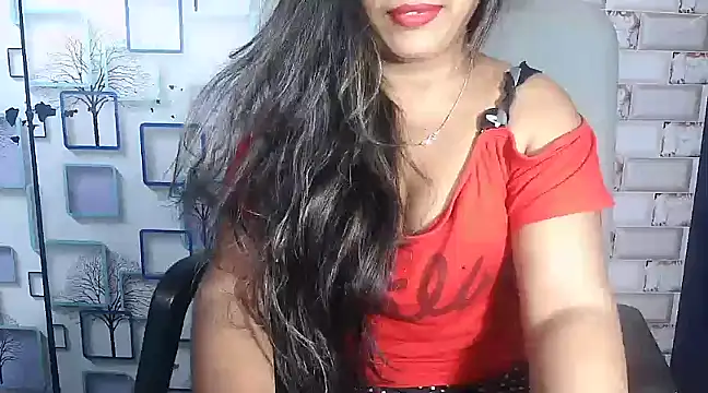 Hot Naina- online show from 6, 12, 2024
