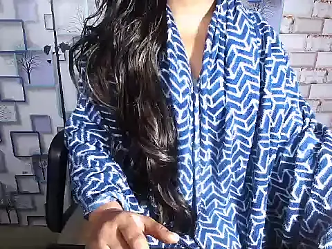 Hot Naina- online show from 24, 1, 2025