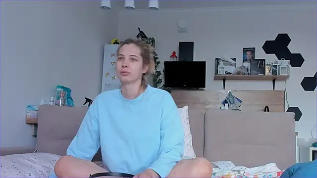 Girl alone home online show from 14, 5, 2026