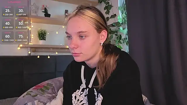 Snapshot of NaokoStifel chatting on 19, 5, 2026 NaokoStifel online show from 19, 5, 2026