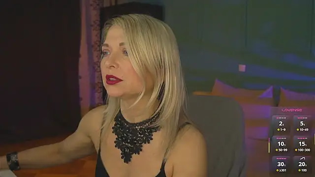 Snapshot of Gloria_Lovely chatting on 5, 5, 2026 Gloria Lovely online show from 5, 5, 2026