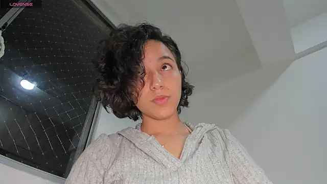 laura-hills18 online show from 1, 10, 2025