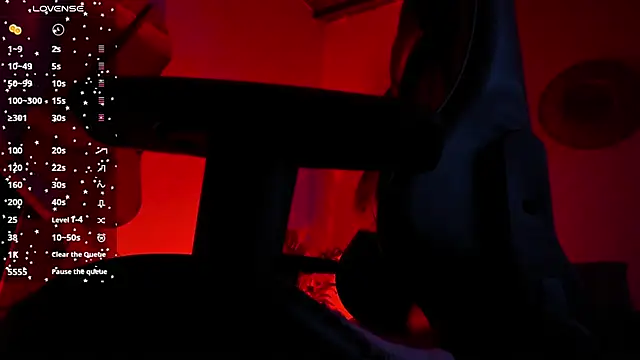 Snapshot of laura-hills18 chatting on 9, 2, 2026 laura-hills18 online show from 9, 2, 2026