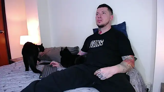 Snapshot of Adam_tatto chatting on 21, 1, 2025 Adam tatto online show from 21, 1, 2025