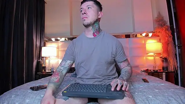 Snapshot of Adam_tatto chatting on 19, 9, 2025 Adam tatto online show from 19, 9, 2025