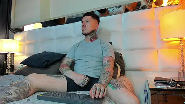 Snapshot of Adam_tatto chatting on 30, 9, 2025 Adam tatto online show from 30, 9, 2025