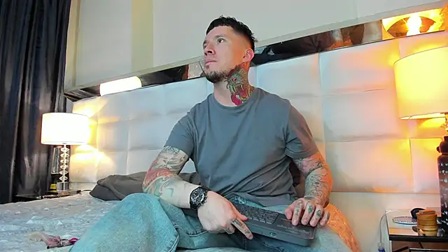 Snapshot of Adam_tatto chatting on 5, 10, 2025 Adam tatto online show from 5, 10, 2025