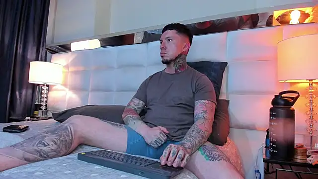 Snapshot of Adam_tatto chatting on 7, 10, 2025 Adam tatto online show from 7, 10, 2025