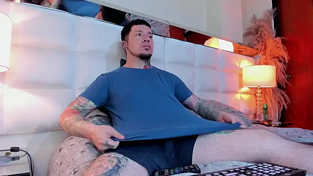 Snapshot of Adam_tatto chatting on 30, 10, 2025 Adam tatto online show from 30, 10, 2025