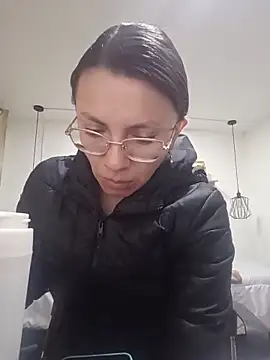 karlamorris  online show from 31, 10, 2025