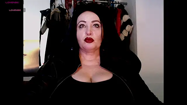 Snapshot of NannaGlossa chatting on 16, 11, 2025 NannaGlossa online show from 16, 11, 2025