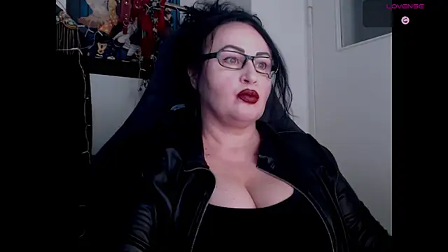 Snapshot of NannaGlossa chatting on 23, 11, 2025 NannaGlossa online show from 23, 11, 2025