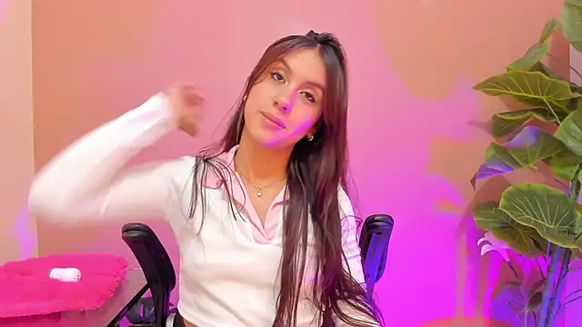 AlanaJones1 online show from 9, 3, 2025