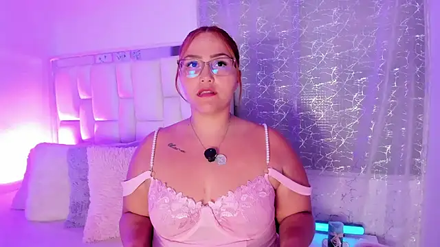 Snapshot of LeahxBarker chatting on 17, 2, 2026 LeahxBarker online show from 17, 2, 2026