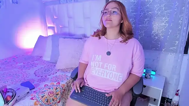 Snapshot of LeahxBarker chatting on 21, 3, 2026 LeahxBarker online show from 21, 3, 2026