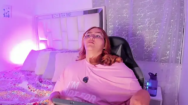 Snapshot of LeahxBarker chatting on 21, 3, 2026 LeahxBarker online show from 21, 3, 2026