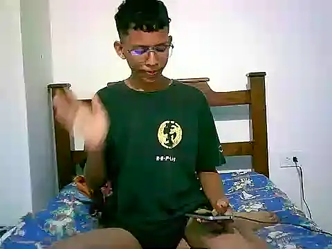 Snapshot of tokomoil chatting on 22, 10, 2025 tokomoil online show from 22, 10, 2025