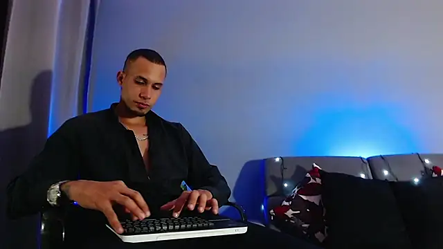 MagnusFrost online show from 3, 12, 2024