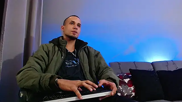 MagnusFrost online show from 7, 12, 2024