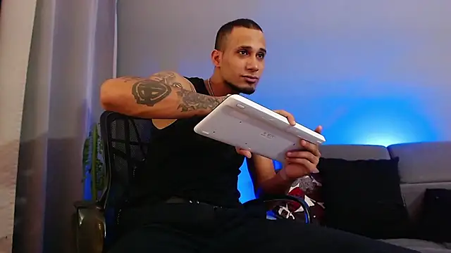 MagnusFrost online show from 10, 12, 2024