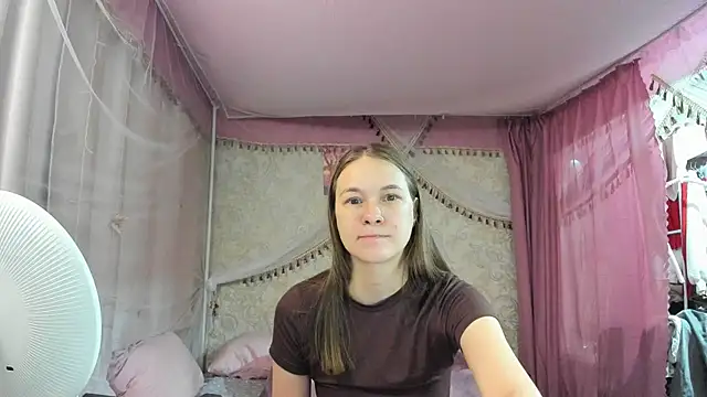 Snapshot of leila_bambi_ chatting on 1, 4, 2026 leila bambi online show from 1, 4, 2026