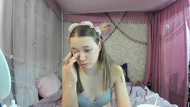 Snapshot of leila_bambi_ chatting on 2, 4, 2026 leila bambi online show from 2, 4, 2026