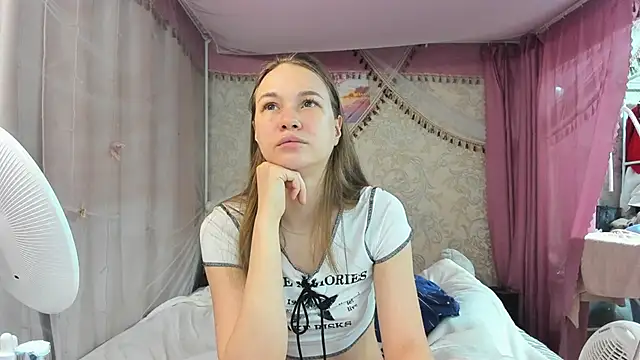 Snapshot of leila_bambi_ chatting on 9, 4, 2026 leila bambi online show from 9, 4, 2026