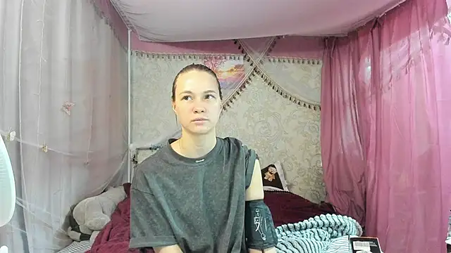Snapshot of leila_bambi_ chatting on 22, 4, 2026 leila bambi online show from 22, 4, 2026