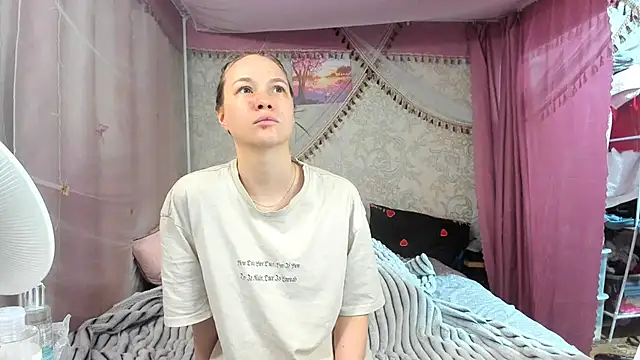 Snapshot of leila_bambi_ chatting on 7, 5, 2026 leila bambi online show from 7, 5, 2026