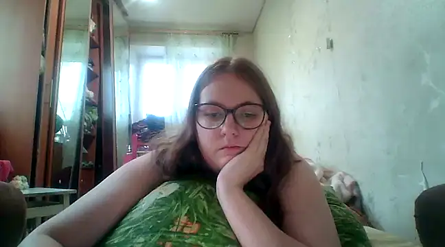 Snapshot of DesireMelissa chatting on 5, 2, 2025 DesireMelissa online show from 5, 2, 2025