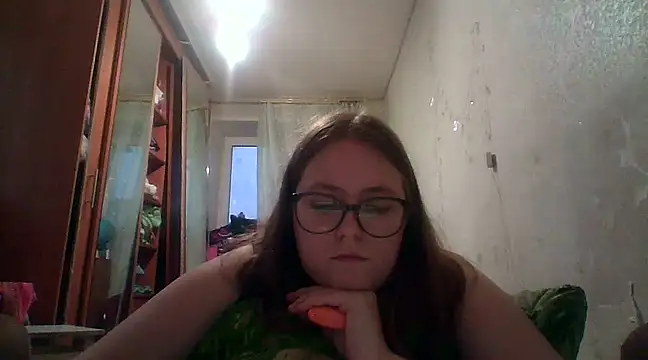 Snapshot of DesireMelissa chatting on 6, 2, 2025 DesireMelissa online show from 6, 2, 2025