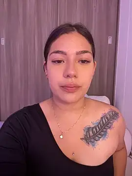 Latina vanessa online show from 9, 1, 2025