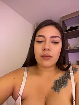 Latina vanessa online show from 4, 3, 2025
