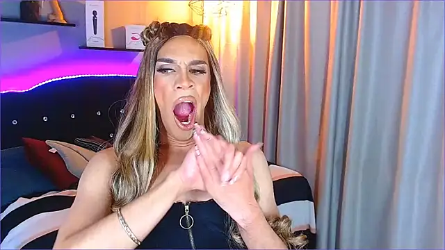 Snapshot of camila_hootie chatting on 28, 12, 2024 camila hootie online show from 28, 12, 2024