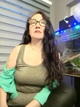 Snapshot of CamilleDesire chatting on 6, 10, 2025 CamilleDesire online show from 6, 10, 2025