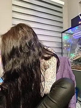 Snapshot of CamilleDesire chatting on 28, 10, 2025 CamilleDesire online show from 28, 10, 2025