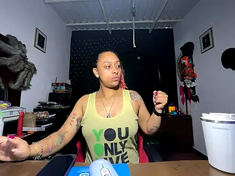 Snapshot of Cata_Blue__ chatting on 12, 11, 2025 Cata Blue online show from 12, 11, 2025