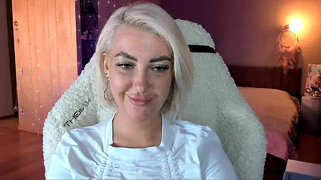Snapshot of tykioty_Miley chatting on 8, 2, 2025 tykioty Miley online show from 8, 2, 2025